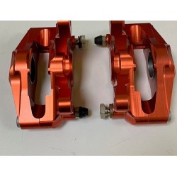 paire d'étrier avant rouge Beringer TRX 450